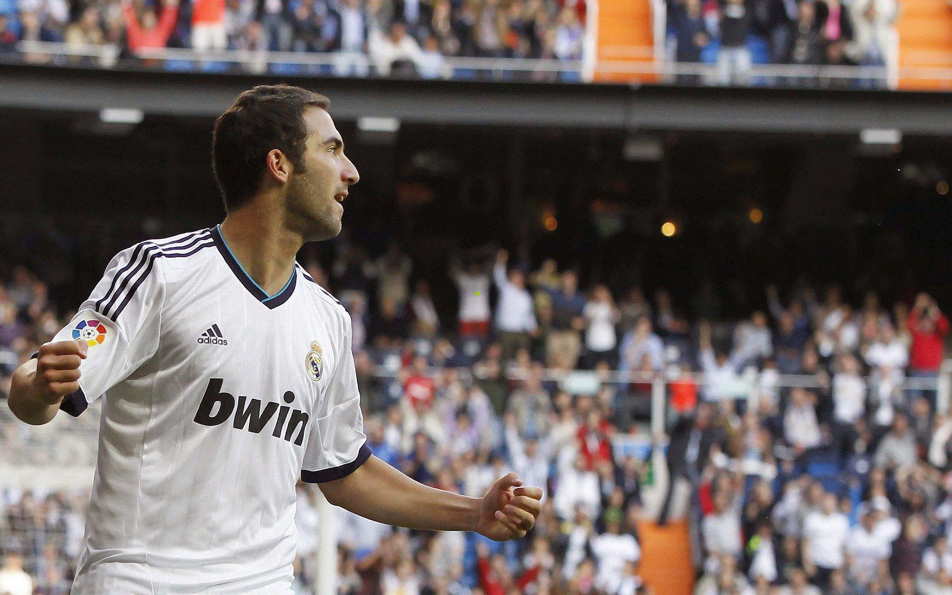 哈维-西蒙斯畅谈巴黎新角色与亚洲巨星交流，享受当下，专注进化